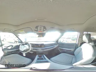 2024 Kia EV9 Wind z VIN KNDAFFS53R6044485, wystawiony jako Copart lot #42955125 z przebiegiem 8 884 mil mil oraz Szkoda całkowita • Salvage title. Historia ofert i sprzedaży dostępna na DreamBid. Obrazek 13.