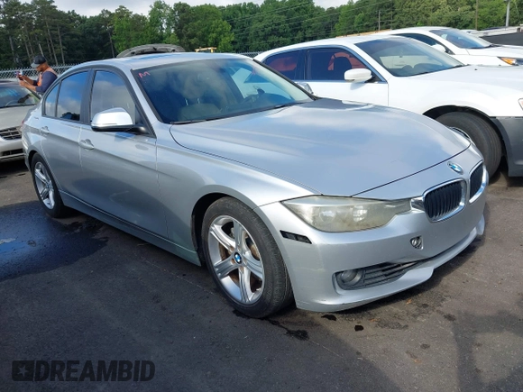 2013 BMW 3 Series 328i z VIN WBA3A5G5XDNP26043, wystawiony jako IAAI lot #42530282 z przebiegiem 164 100 mil mil oraz . Historia ofert i sprzedaży dostępna na DreamBid. Obrazek 1.