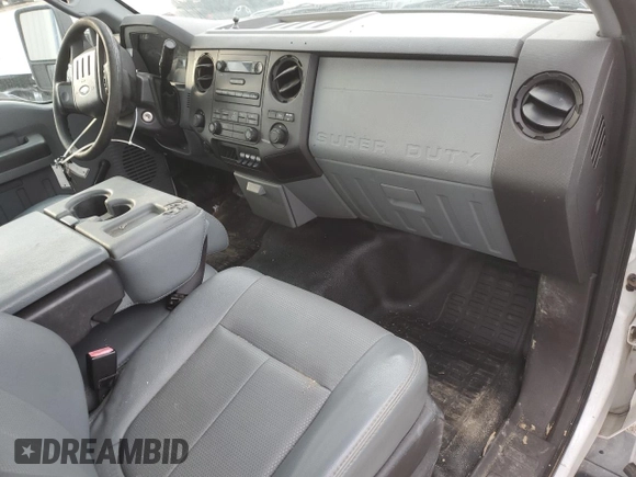 2011 Ford F-250 XL z VIN 1FDBF2A67BEC47393, wystawiony jako Copart lot #55200095 z przebiegiem 65 588 mil mil oraz Szkoda całkowita • Salvage title. Historia ofert i sprzedaży dostępna na DreamBid. Obrazek 8.