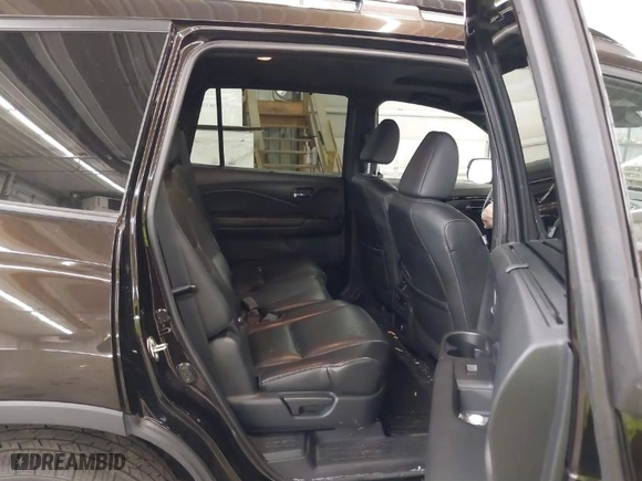 2020 Honda Passport Elite with VIN 5FNYF8H02LB010085, listed as a IAAI auction lot 41815080 with 79,343 mi miles. Bid and sale history available at carsss.com. Image 8.