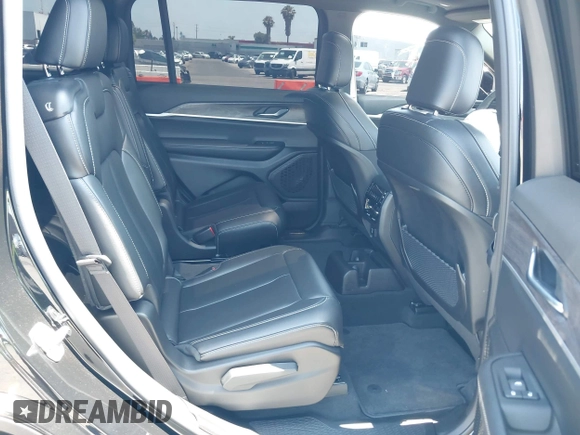 2025 Jeep Grand Cherokee Limited с VIN 1C4RJKBG1S8646906, выставлен на аукционе IAAI как лот 42466166 с пробегом 2 151 миль миль и . История ставок и продаж доступна на DreamBid. Изображение 8.