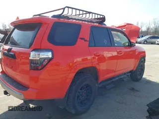 2024 Toyota 4Runner TRD Off Road z VIN JTERU5JR4R6286298, wystawiony jako IAAI lot #41748324 z przebiegiem 9 707 mil mil oraz . Historia ofert i sprzedaży dostępna na DreamBid. Obrazek 4.