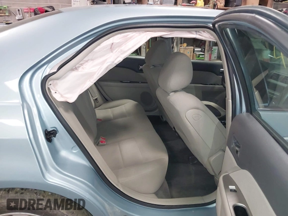 2010 Ford Fusion Hybrid z VIN 3FADP0L34AR276532, wystawiony jako IAAI lot #41491883 z przebiegiem 159 076 mil mil oraz . Historia ofert i sprzedaży dostępna na DreamBid. Obrazek 8.