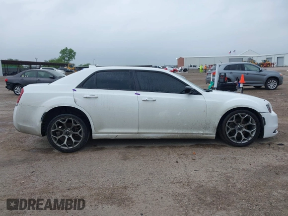 2018 Chrysler 300 Touring L z VIN 2C3CCAAG5JH320468, wystawiony jako IAAI lot #42129913 z przebiegiem 188 134 mil mil oraz . Historia ofert i sprzedaży dostępna na DreamBid. Obrazek 13.