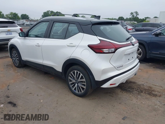2023 Nissan Kicks SV z VIN 3N1CP5CV3PL563363, wystawiony jako IAAI lot #42714470 z przebiegiem 43 127 mil mil oraz . Historia ofert i sprzedaży dostępna na DreamBid. Obrazek 3.