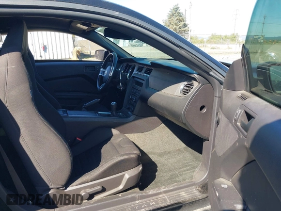 2014 Ford Mustang GT with VIN 1ZVBP8CF5E5201080, listed as a IAAI auction lot 42191392 with 42,701 mi miles and . Bid and sale history available at DreamBid. Image 5.
