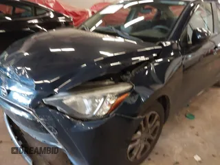 2016 Scion iA z VIN 3MYDLBZV5GY103533, wystawiony jako IAAI lot #41756270 z przebiegiem 59 290 mil mil oraz . Historia ofert i sprzedaży dostępna na DreamBid. Obrazek 17.
