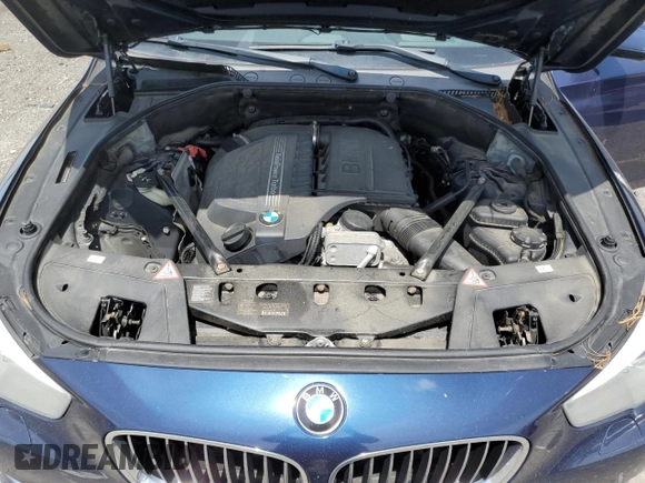 2013 BMW 5 Series 535i Gran Turismo xDrive z VIN WBASP2C59DC339798, wystawiony jako Copart lot #57228225 z przebiegiem 131 424 mil mil oraz Czysty tytuł • Clean title. Historia ofert i sprzedaży dostępna na DreamBid. Obrazek 11.