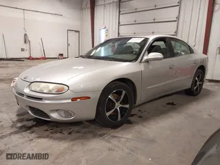 2001 Oldsmobile Aurora with VIN 1G3GS64C214111868, listed as a IAAI auction lot 41721992 with 146,785 mi miles. Bid and sale history available at carsss.com. Image 2.