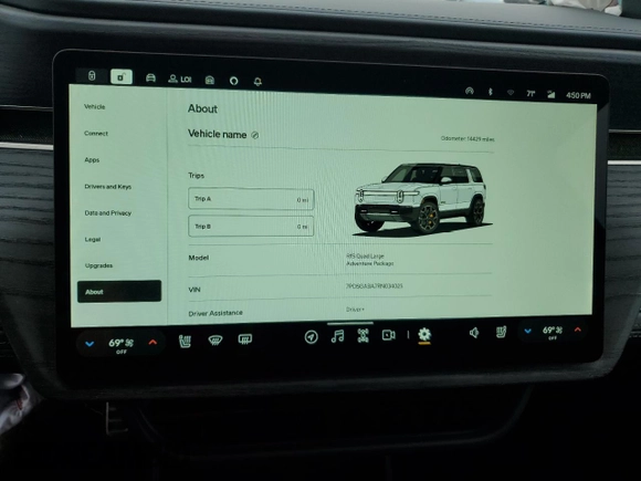 2024 Rivian R1S Adventure z VIN 7PDSGABA7RN034025, wystawiony jako Copart lot #55949335 z przebiegiem 14 429 mil mil oraz Szkody całkowita. Historia ofert i sprzedaży dostępna na DreamBid. Obrazek 9.