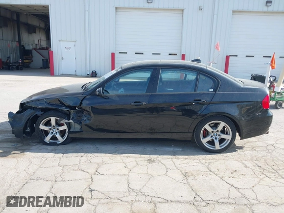 2008 BMW 3 Series 328xi with VIN WBAVC93548K045013, listed as a IAAI auction lot 42183945 with 118,454 mi miles and . Bid and sale history available at DreamBid. Image 15.