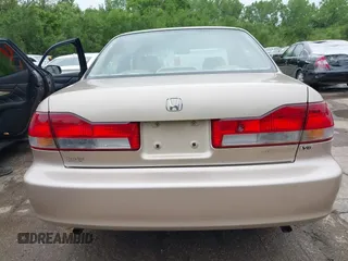2002 Honda Accord EX z VIN 1HGCG16582A073438, wystawiony jako IAAI lot #42109802 z przebiegiem 172 379 mil mil oraz . Historia ofert i sprzedaży dostępna na DreamBid. Obrazek 16.