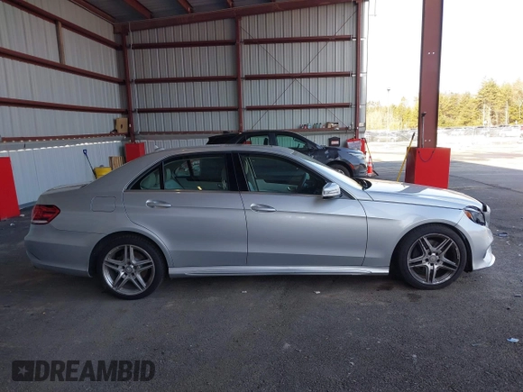 2014 Mercedes-Benz E 350 Sport z VIN WDDHF5KB2EA831973, wystawiony jako IAAI lot #41748637 z przebiegiem 153 481 mil mil oraz . Historia ofert i sprzedaży dostępna na DreamBid. Obrazek 13.