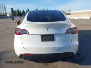 2021 Tesla Model Y Standard Range z VIN 5YJYGDED4MF123311, wystawiony jako IAAI lot #41200519 z przebiegiem 70 190 mil mil oraz . Historia ofert i sprzedaży dostępna na DreamBid. Obrazek 16.