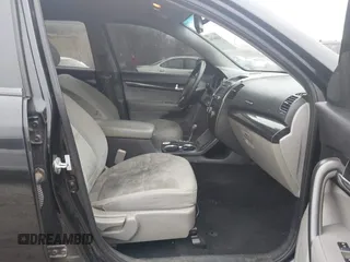 2012 Kia Sorento LX with VIN 5XYKTDA21CG286799, listed as a IAAI auction lot 41896186 with 178,777 mi miles. Bid and sale history available at carsss.com. Image 5.