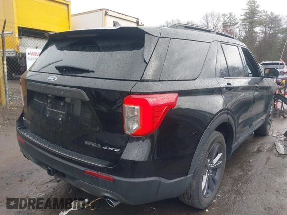 2022 Ford Explorer XLT with VIN 1FMSK8DH6NGB16928, listed as a IAAI auction lot 41917630 with 51,427 mi miles and . Bid and sale history available at DreamBid. Image 4.