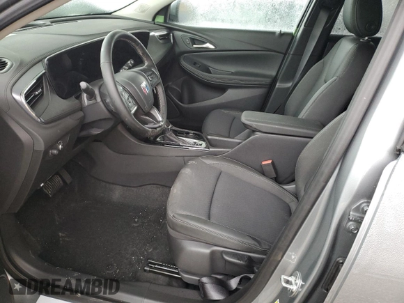 2025 Buick Encore GX Preferred z VIN KL4AMCSL2SB156379, wystawiony jako Copart lot #44162405 z przebiegiem 175 mil mil oraz Czysty tytuł • Clean title. Historia ofert i sprzedaży dostępna na DreamBid. Obrazek 7.