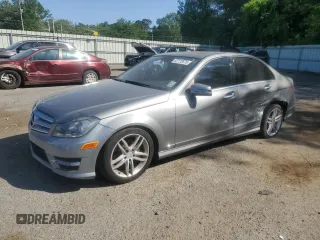2013 Mercedes-Benz C 250 Sport z VIN WDDGF4HB0DR290063, wystawiony jako Copart lot #52772675 z przebiegiem 123 844 mil mil oraz Szkoda całkowita • Salvage title. Historia ofert i sprzedaży dostępna na DreamBid. Obrazek 1.