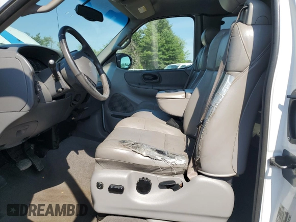 2002 Ford F-150 XL z VIN 1FTRX18LX2NA09494, wystawiony jako Copart lot #55255925 z przebiegiem 331 667 mil mil oraz Szkoda całkowita • Salvage title. Historia ofert i sprzedaży dostępna na DreamBid. Obrazek 7.