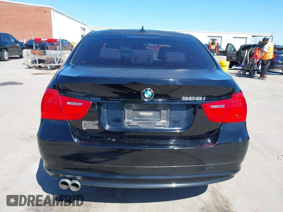 2011 BMW 3 Series 328i z VIN WBAPH5G52BNM80258, wystawiony jako IAAI lot #41763247 z przebiegiem 104 346 mil mil oraz . Historia ofert i sprzedaży dostępna na DreamBid. Obrazek 16.