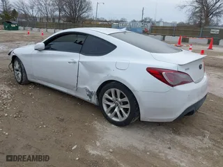 2014 Hyundai Genesis Coupe 2.0T R-Spec with VIN KMHHT6KD6EU119017, listed as a IAAI auction lot 41441803 with 121,020 mi miles. Bid and sale history available at carsss.com. Image 3.