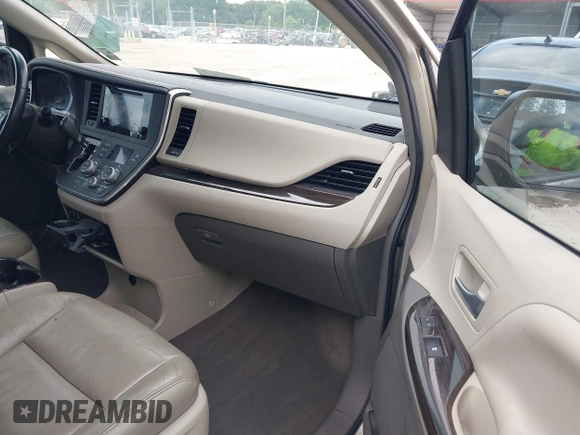 2016 Toyota Sienna XLE with VIN 5TDYK3DC0GS737600, listed as a IAAI auction lot 42027412 with 95,302 mi miles. Bid and sale history available at carsss.com. Image 5.