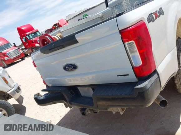 2019 Ford F-250 XL with VIN 1FT7X2B62KED96266, listed as a IAAI auction lot 42240266 with 130,536 mi miles and . Bid and sale history available at DreamBid. Image 16.