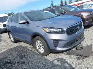 2020 Kia Sorento LX z VIN 5XYPGDA34LG635229, wystawiony jako IAAI lot #41870245 z przebiegiem 119 681 mil mil oraz . Historia ofert i sprzedaży dostępna na DreamBid. Obrazek 1.