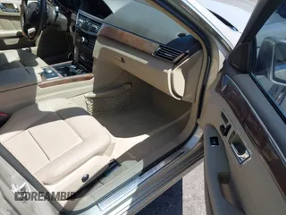 2010 Mercedes-Benz E 350 Luxury z VIN WDDHF5GB9AA048636, wystawiony jako IAAI lot #42151413 z przebiegiem 174 727 mil mil oraz . Historia ofert i sprzedaży dostępna na DreamBid. Obrazek 5.