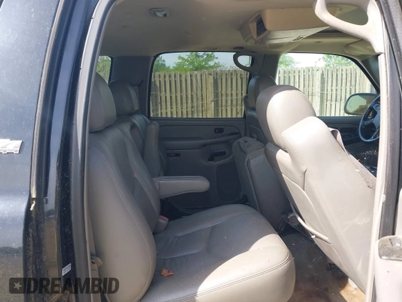 2005 Chevrolet Suburban Z71 with VIN 3GNFK16Z65G214436, listed as a IAAI auction lot 42104821 with 230,386 mi miles. Bid and sale history available at carsss.com. Image 8.