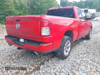 2021 Ram 1500 Lone Star z VIN 1C6RREBT0MN828129, wystawiony jako IAAI lot #42268306 z przebiegiem 105 958 mil mil oraz . Historia ofert i sprzedaży dostępna na DreamBid. Obrazek 4.