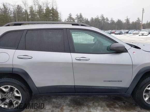 2019 Jeep Cherokee Trailhawk z VIN 1C4PJMBX2KD298169, wystawiony jako IAAI lot #41412123 z przebiegiem 63 214 mil mil oraz . Historia ofert i sprzedaży dostępna na DreamBid. Obrazek 13.