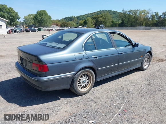 2000 BMW 5 Series 528iA with VIN WBADM6344YGU26491, listed as a IAAI auction lot 40301317 with 157,798 mi miles. Bid and sale history available at carsss.com. Image 4.