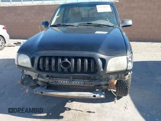 2002 Toyota Tacoma z VIN 5TENL42N92Z064523, wystawiony jako IAAI lot #42228845 z przebiegiem 305 172 mil mil oraz . Historia ofert i sprzedaży dostępna na DreamBid. Obrazek 6.
