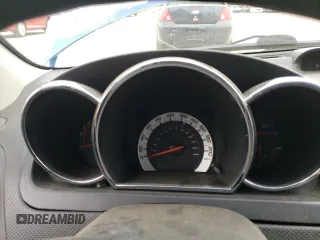 2009 Pontiac G3 z VIN KL2TV65E89B389738, wystawiony jako Copart lot #61396864 z przebiegiem Nie podano mil oraz Nie do naprawy. Historia ofert i sprzedaży dostępna na DreamBid. Obrazek 9.