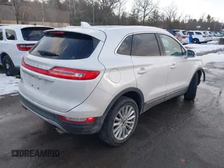 2019 Lincoln MKC Standard with VIN 5LMCJ1D91KUL26077, listed as a IAAI auction lot 41455499 with 55,782 mi miles. Bid and sale history available at carsss.com. Image 4.
