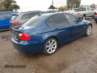 2006 BMW 3 Series 325xi with VIN WBAVD13526KV02817, listed as a IAAI auction lot 41772852 with 160,884 mi miles. Bid and sale history available at carsss.com. Image 4.