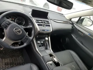 2019 Lexus NX 300 z VIN JTJBARBZ6K2207597, wystawiony jako Copart lot #45784965 z przebiegiem 63 071 mil mil oraz Szkody całkowita. Historia ofert i sprzedaży dostępna na DreamBid. Obrazek 8.