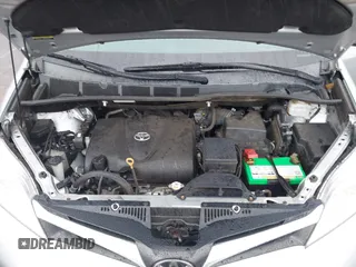 2020 Toyota Sienna LE Auto Access Seat z VIN 5TDKZ3DC2LS053563, wystawiony jako IAAI lot #41592409 z przebiegiem 55 128 mil mil oraz . Historia ofert i sprzedaży dostępna na DreamBid. Obrazek 10.