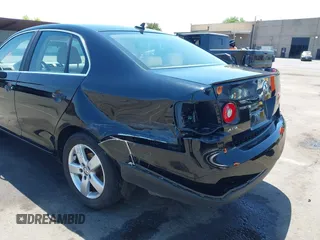 2008 Volkswagen Jetta SE with VIN 3VWRZ71K58M122283, listed as a IAAI auction lot 42466049 with 83,252 mi miles and . Bid and sale history available at DreamBid. Image 6.