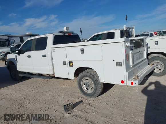 2017 Ford Super Duty F-250 SRW XL with VIN 1FD7W2B63HEE48575, listed as a IAAI auction lot 41666801 with 113,346 mi miles. Bid and sale history available at carsss.com. Image 14.