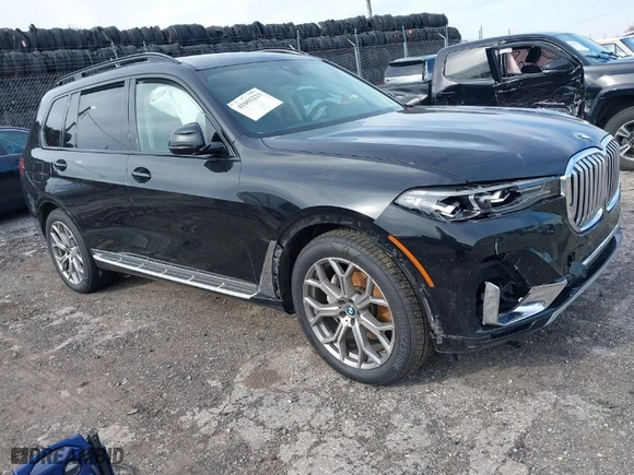 2021 BMW X7 xDrive40i with VIN 5UXCW2C08M9E57046, listed as a IAAI auction lot 41601223 with 43,988 mi miles. Bid and sale history available at carsss.com. Image 1.