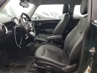 2009 MINI Hardtop z VIN WMWMF33509TW77714, wystawiony jako Copart lot #50618025 z przebiegiem 86 673 mil mil oraz Szkoda całkowita • Salvage title. Historia ofert i sprzedaży dostępna na DreamBid. Obrazek 7.