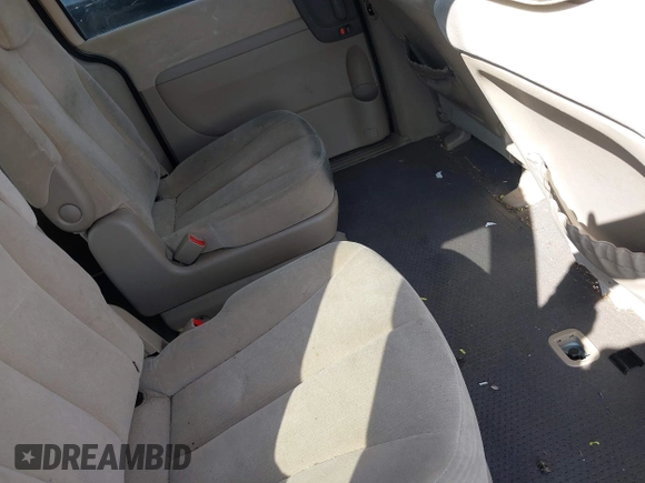 2008 Kia Sedona LX with VIN KNDMB233686204047, listed as a IAAI auction lot 41904157 with 123,700 mi miles. Bid and sale history available at carsss.com. Image 8.
