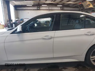 2015 BMW 3 Series 335i z VIN WBA3A9G58FNN73480, wystawiony jako IAAI lot #42116761 z przebiegiem 50 879 mil mil oraz . Historia ofert i sprzedaży dostępna na DreamBid. Obrazek 14.