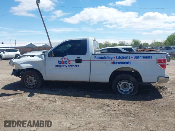 2013 Ford F-150 XL z VIN 1FTMF1CF7DFB08267, wystawiony jako IAAI lot #42229975 z przebiegiem 111 300 mil mil oraz . Historia ofert i sprzedaży dostępna na DreamBid. Obrazek 14.