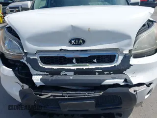 2010 Kia Soul + with VIN KNDJT2A21A7128666, listed as a IAAI auction lot 42019160 with 113,198 mi miles. Bid and sale history available at carsss.com. Image 6.