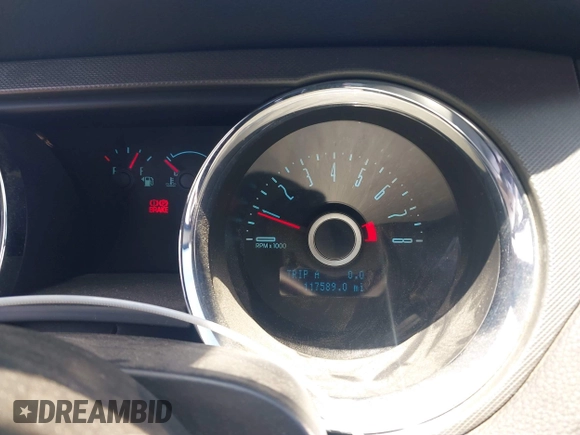 2014 Ford Mustang V6 с VIN 1ZVBP8AM2E5275266, выставлен на аукционе IAAI как лот 42520260 с пробегом 117 589 миль миль и . История ставок и продаж доступна на DreamBid. Изображение 15.