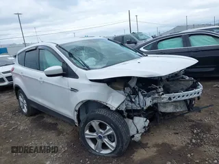 2013 Ford Escape SE z VIN 1FMCU9GX7DUB35365, wystawiony jako IAAI lot #42526505 z przebiegiem 49 308 mil mil oraz . Historia ofert i sprzedaży dostępna na DreamBid. Obrazek 1.