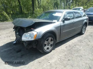 2005 Dodge Magnum z VIN 2D4FV48T65H514409, wystawiony jako IAAI lot #40228866 z przebiegiem 192 284 mil mil oraz . Historia ofert i sprzedaży dostępna na DreamBid. Obrazek 2.